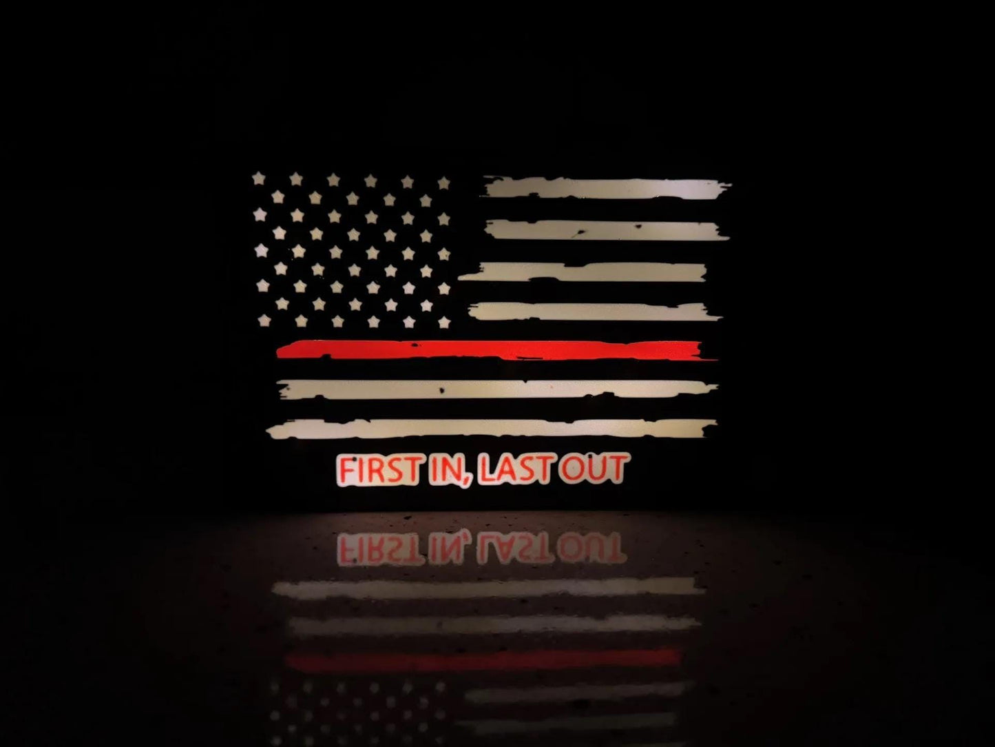 Flagge USA First In, Last Out LED Lampe - Leuchtbox